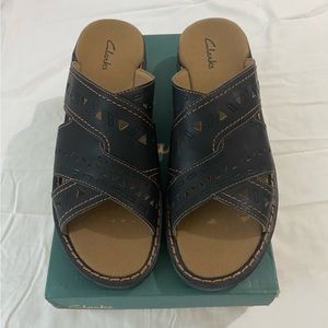 Clarks sizes 8M sandals NWT